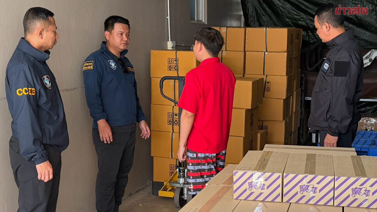 ทลายโกดังเก็บยาแก้ไอ ใช้ผสมทำ 4 คูณ100 ยึดของกลางเกือบ 2 หมื่นขวด