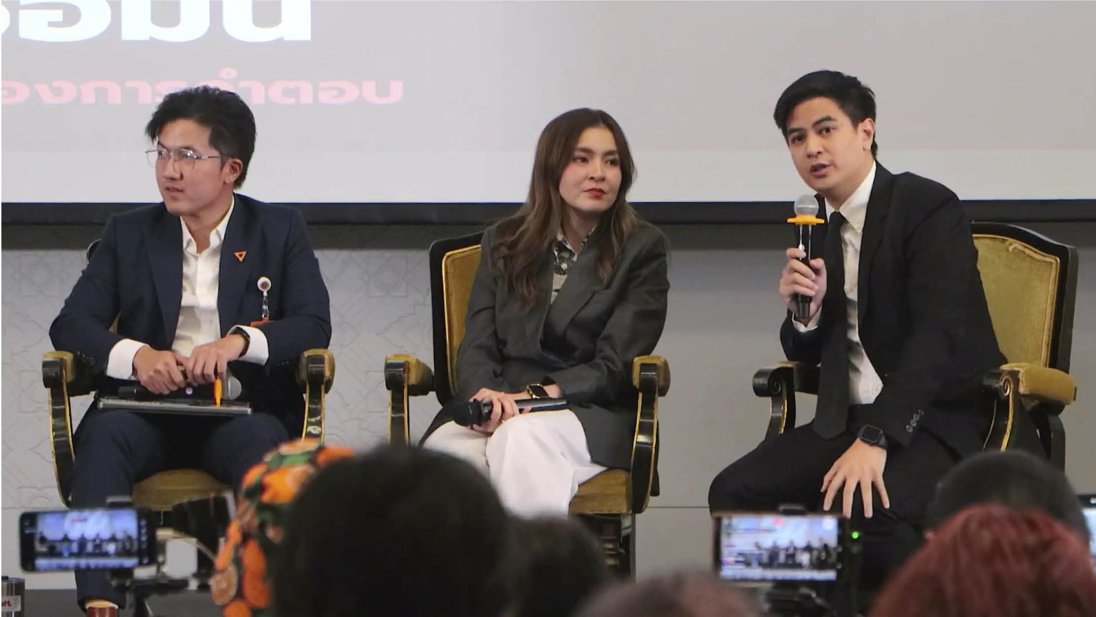 ทิ้งหมัดเข้ามุม – พิกัดมือถือสว. กกต.ว่าอย่างไร?